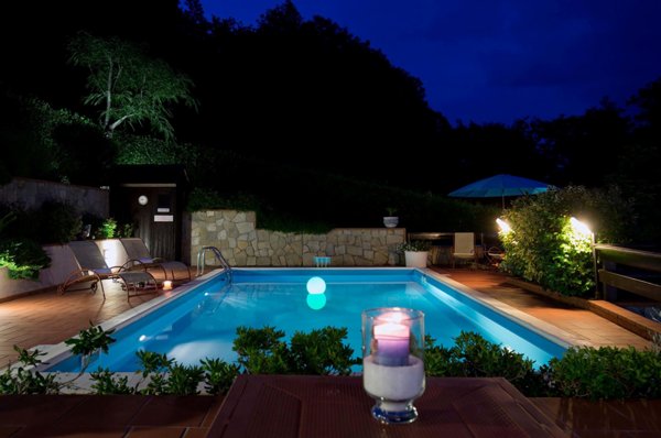 casa indipendente in vendita a Podenzana