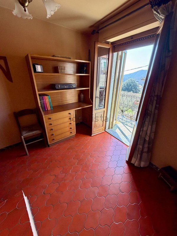 casa indipendente in vendita a Podenzana