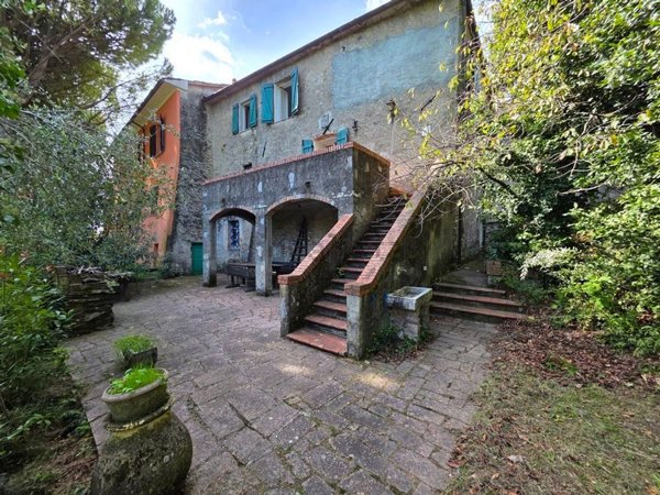 casa indipendente in vendita a Podenzana