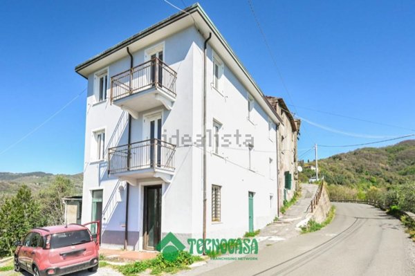 appartamento in vendita a Podenzana