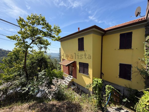 casa indipendente in vendita a Podenzana in zona Fogana