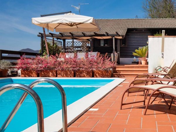 casa indipendente in vendita a Podenzana in zona Montale