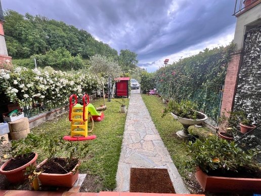 casa indipendente in vendita a Podenzana