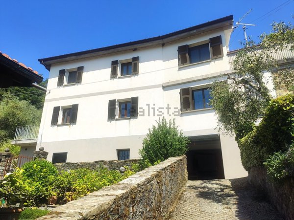casa semindipendente in vendita a Podenzana in zona Montale