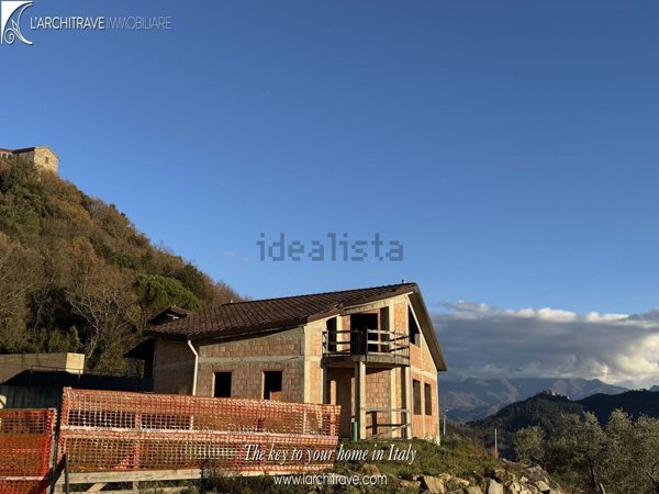 appartamento in vendita a Podenzana