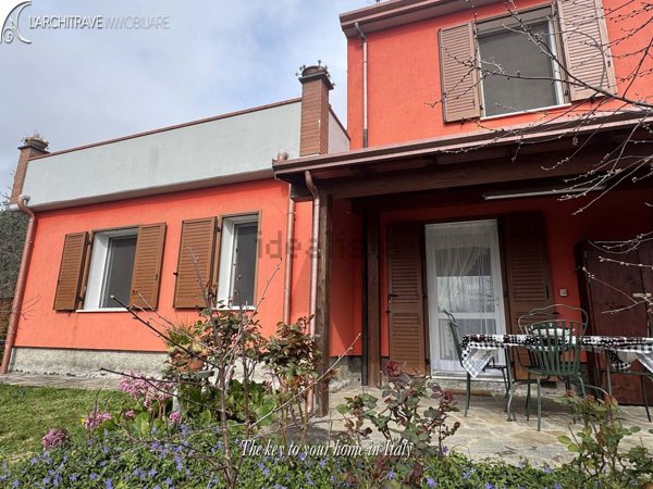 casa indipendente in vendita a Podenzana in zona Pianello