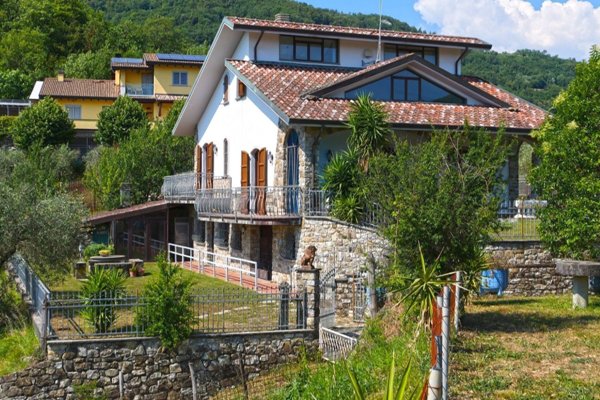 casa indipendente in vendita a Podenzana in zona La Costa