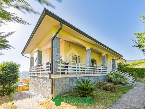 casa indipendente in vendita a Podenzana in zona Casa Borsi