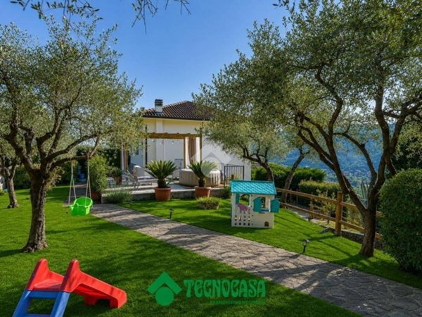 casa indipendente in vendita a Podenzana in zona Casa Borsi