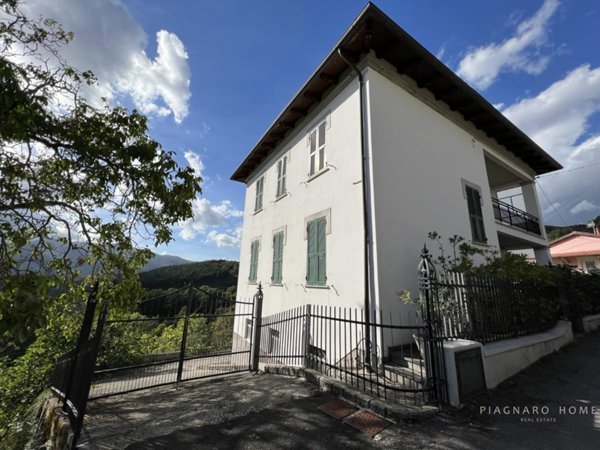 appartamento in vendita a Pontremoli in zona Arzengio