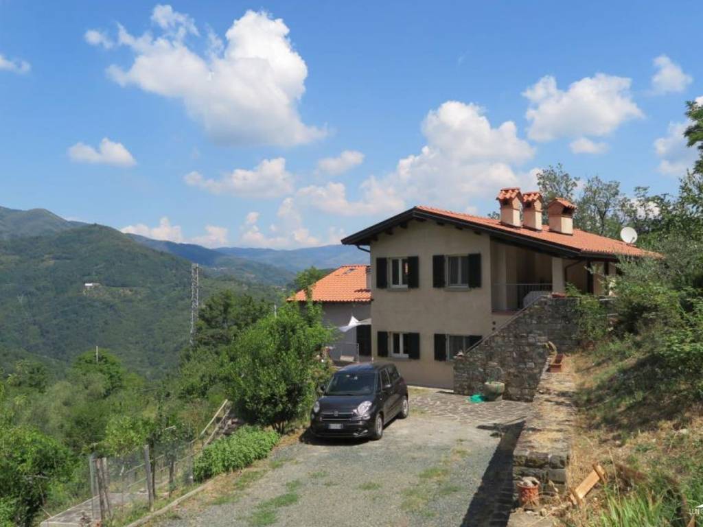 casa indipendente in vendita a Pontremoli