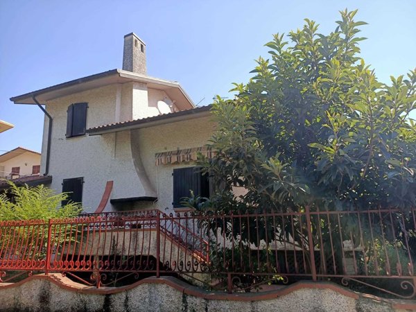 casa indipendente in vendita a Pontremoli