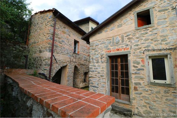 casa indipendente in vendita a Pontremoli