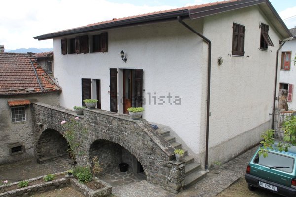 casa indipendente in vendita a Pontremoli