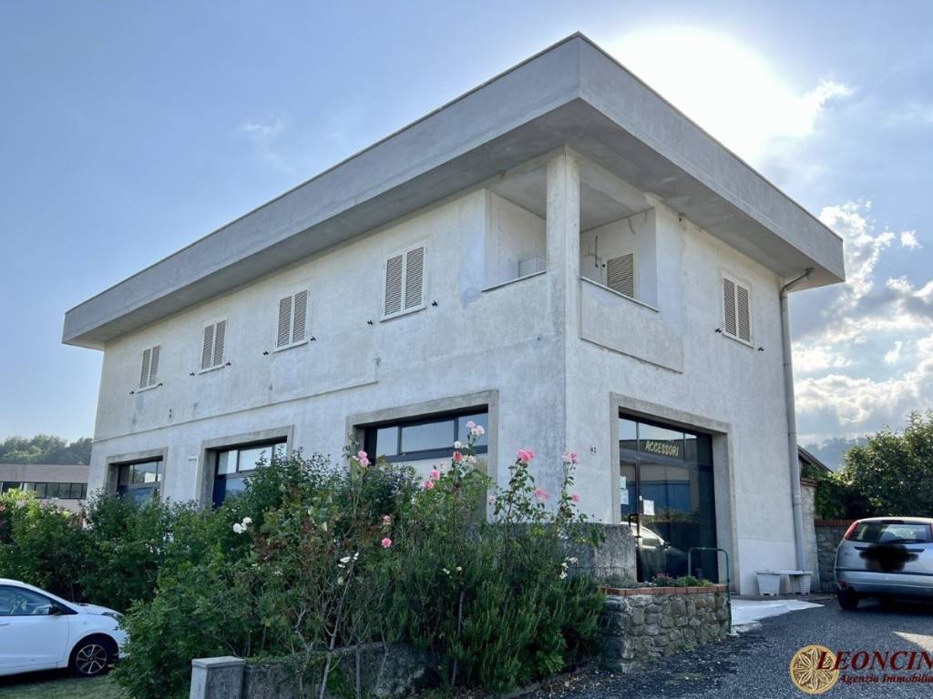 locale commerciale in vendita a Pontremoli in zona Santa Giustina
