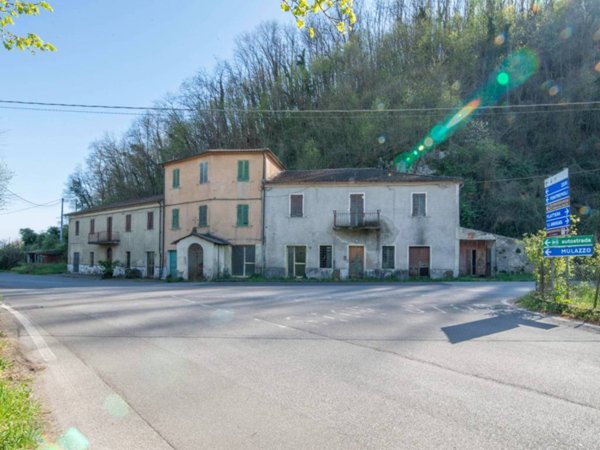 intera palazzina in vendita a Pontremoli