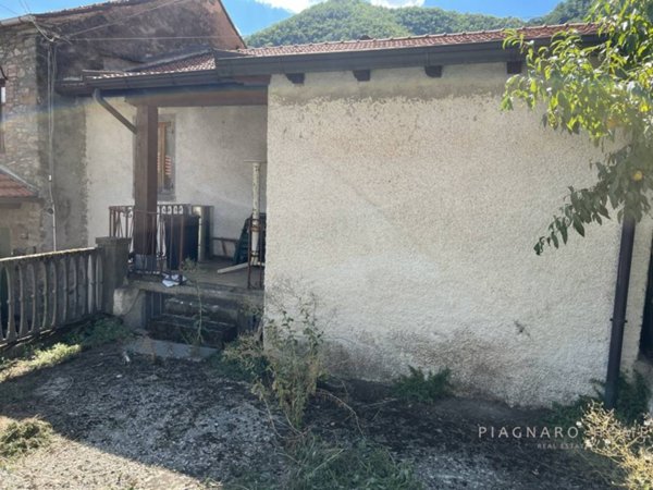 casa indipendente in vendita a Pontremoli in zona Bassone