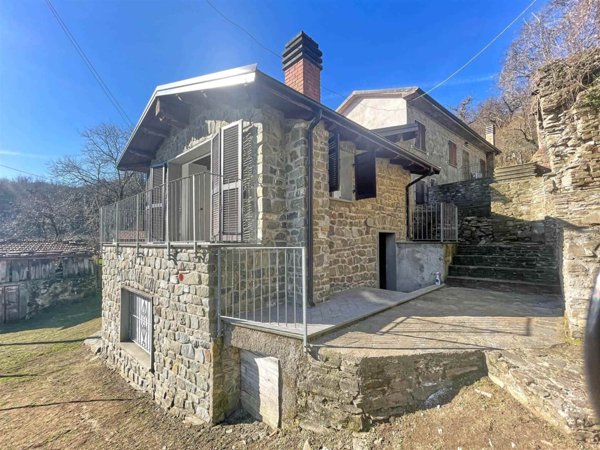 casa indipendente in vendita a Pontremoli in zona Careola