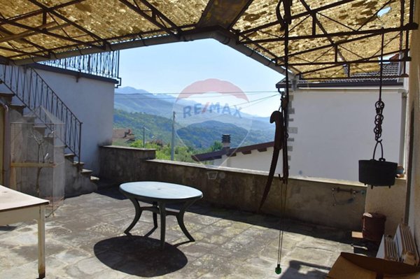 casa indipendente in vendita a Pontremoli in zona Vignola