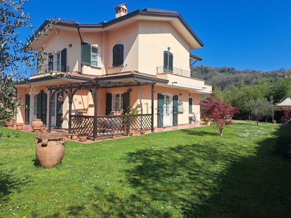 casa indipendente in vendita a Pontremoli