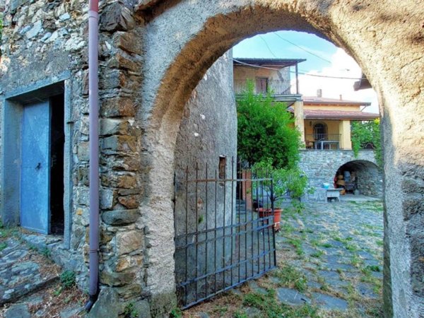 casa indipendente in vendita a Pontremoli in zona Oppilo