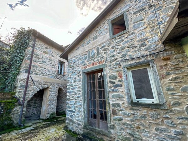 casa indipendente in vendita a Pontremoli