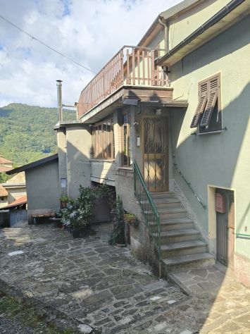 casa indipendente in vendita a Pontremoli in zona Gravagna Montale