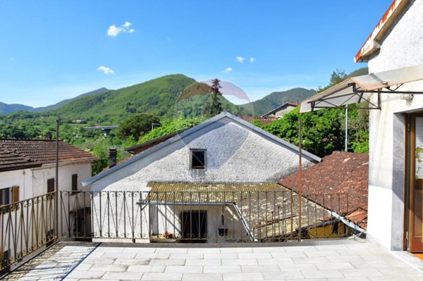 casa indipendente in vendita a Pontremoli in zona Vignola