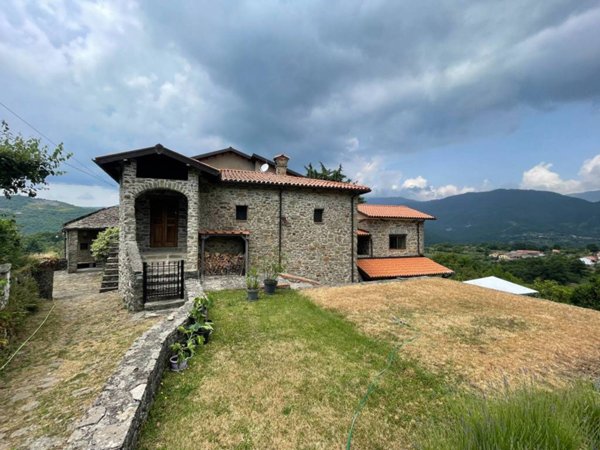 casa indipendente in vendita a Pontremoli