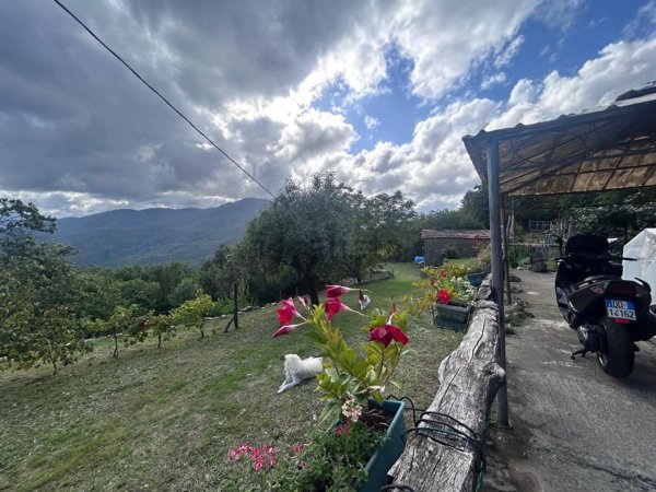 casa indipendente in vendita a Pontremoli in zona Grondola