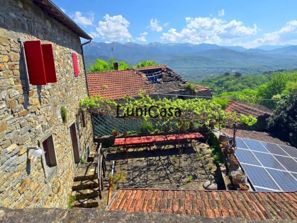 casa indipendente in vendita a Pontremoli