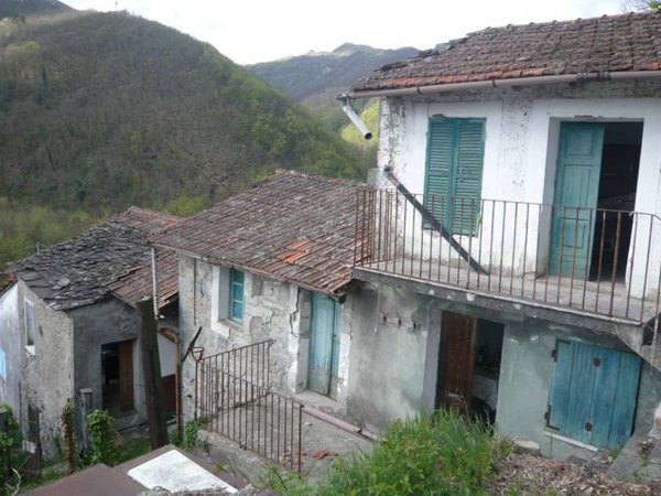casa indipendente in vendita a Pontremoli in zona Guinadi