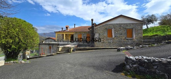 casa indipendente in vendita a Pontremoli