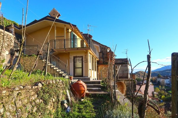 casa indipendente in vendita a Pontremoli