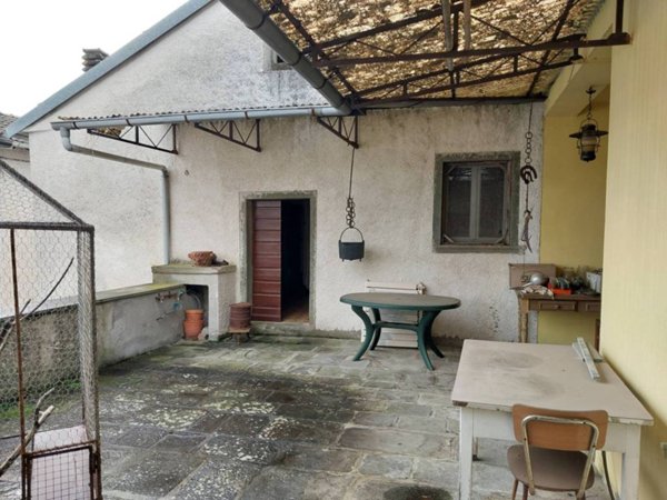 casa indipendente in vendita a Pontremoli in zona Vignola