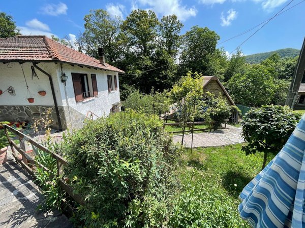 casa indipendente in vendita a Pontremoli in zona Cervara