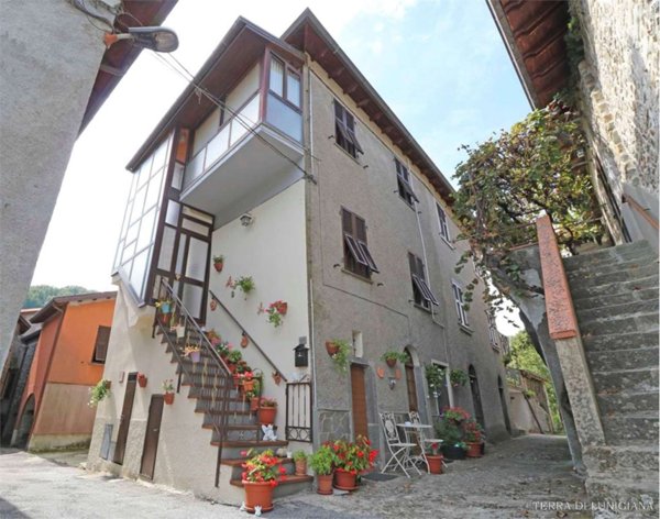 casa indipendente in vendita a Pontremoli