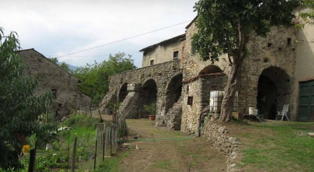 casa indipendente in vendita a Pontremoli