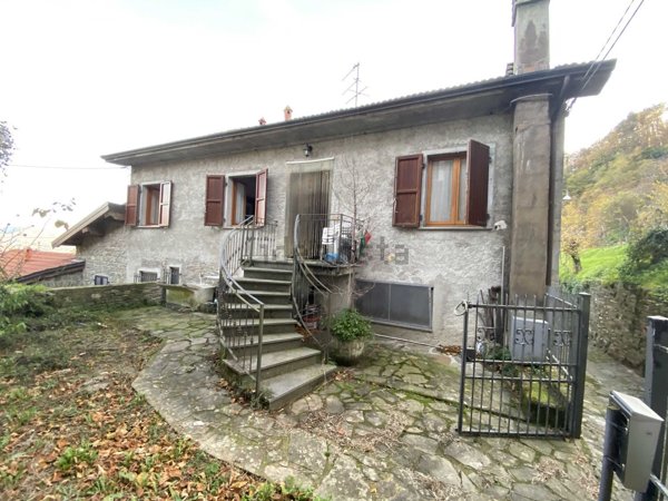 casa indipendente in vendita a Pontremoli