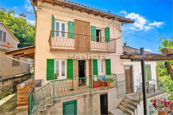 casa indipendente in vendita a Pontremoli in zona Guinadi