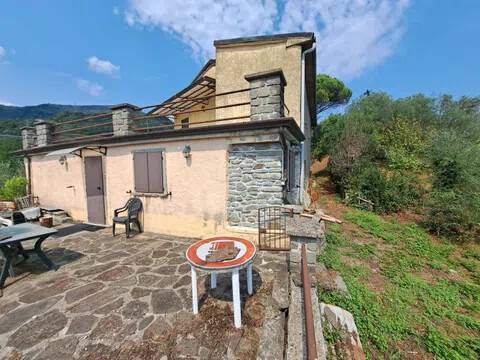 casa indipendente in vendita a Pontremoli in zona Vignola