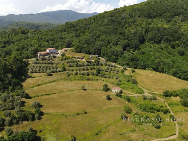 casa indipendente in vendita a Pontremoli in zona Arzengio
