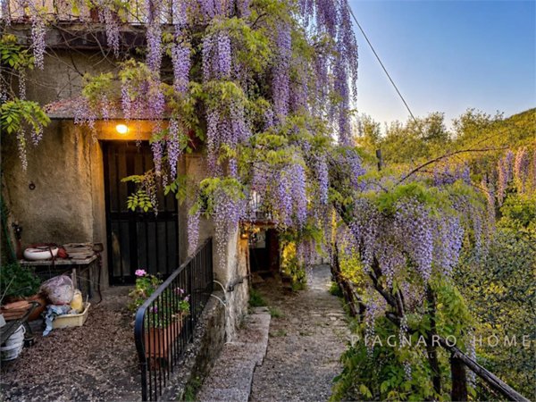 casa indipendente in vendita a Pontremoli in zona Bassone