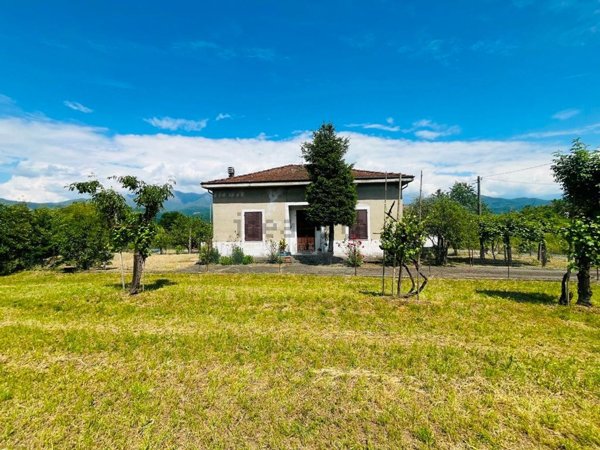 casa indipendente in vendita a Pontremoli in zona Torrano