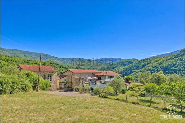 casale in vendita a Pontremoli in zona Grondola