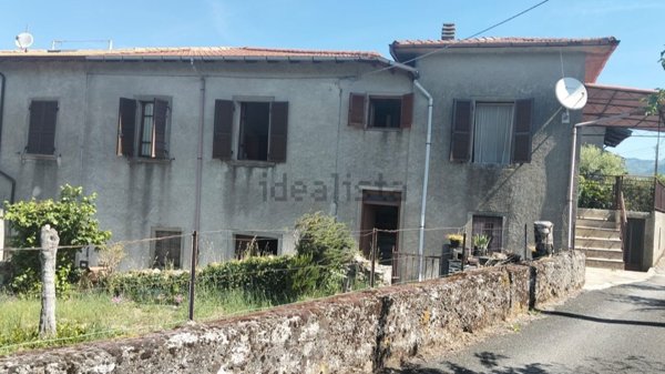 appartamento in vendita a Pontremoli in zona Versola
