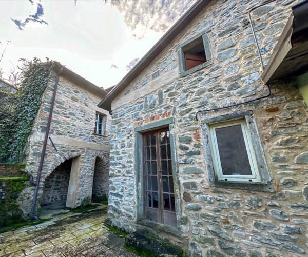 casa indipendente in vendita a Pontremoli in zona Canale Scuro