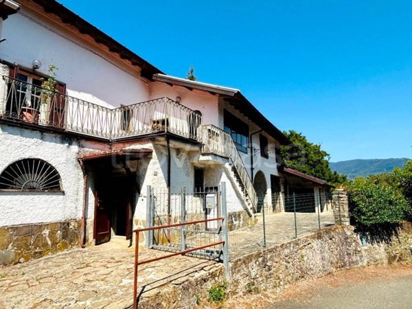 casa indipendente in vendita a Pontremoli in zona Versola