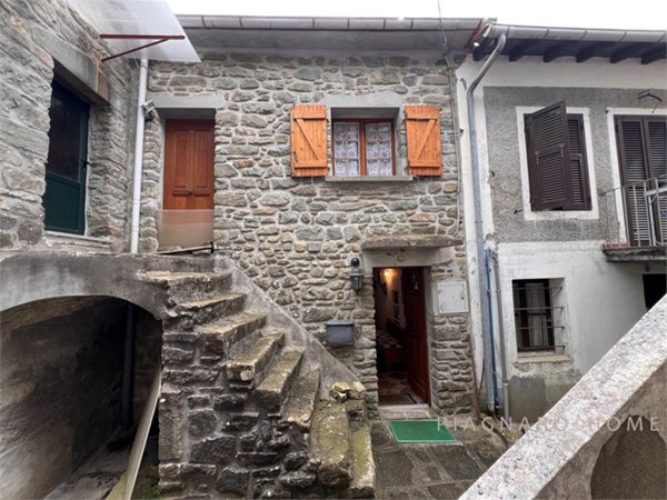 casa indipendente in vendita a Pontremoli in zona Navola