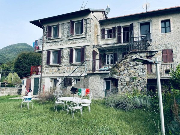 casa indipendente in vendita a Pontremoli in zona Guinadi